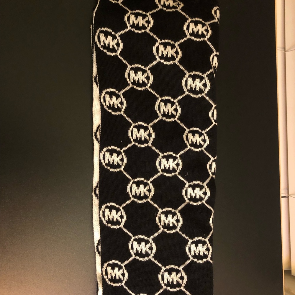 Michael Kors reversible scarf!